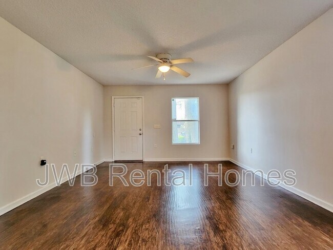 Foto del edificio - 8211 Firetower Rd