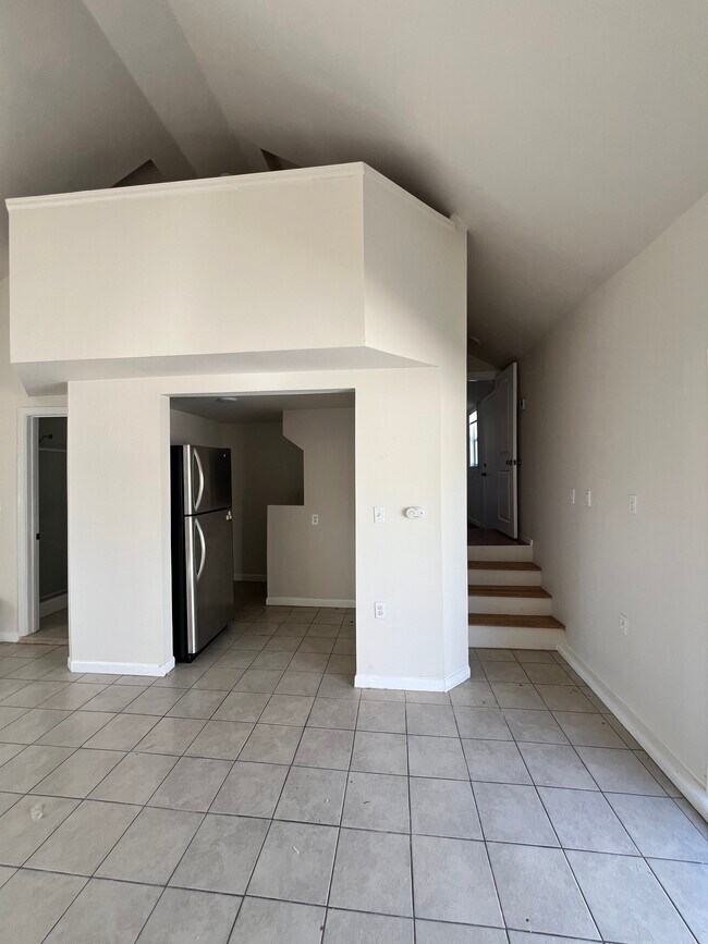 Kitchen - 7048 Bellaire Ave