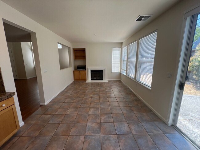 Building Photo - Spacious 4 bed 2.5 bath home in Sunnyvale.