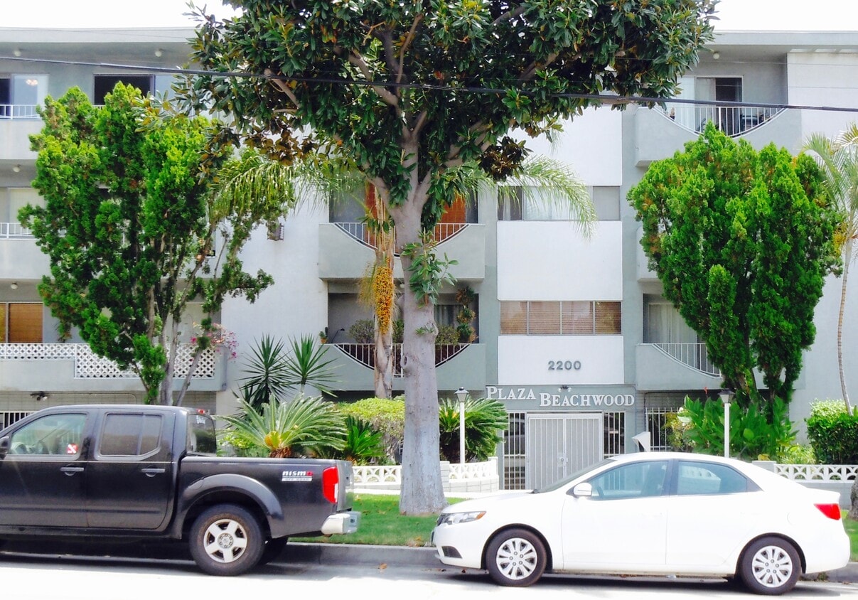 2200 Beachwood N Dr, Los Angeles, CA 90068 Apartments in Los Angeles