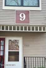 Building Photo - 905 Arlington Dr