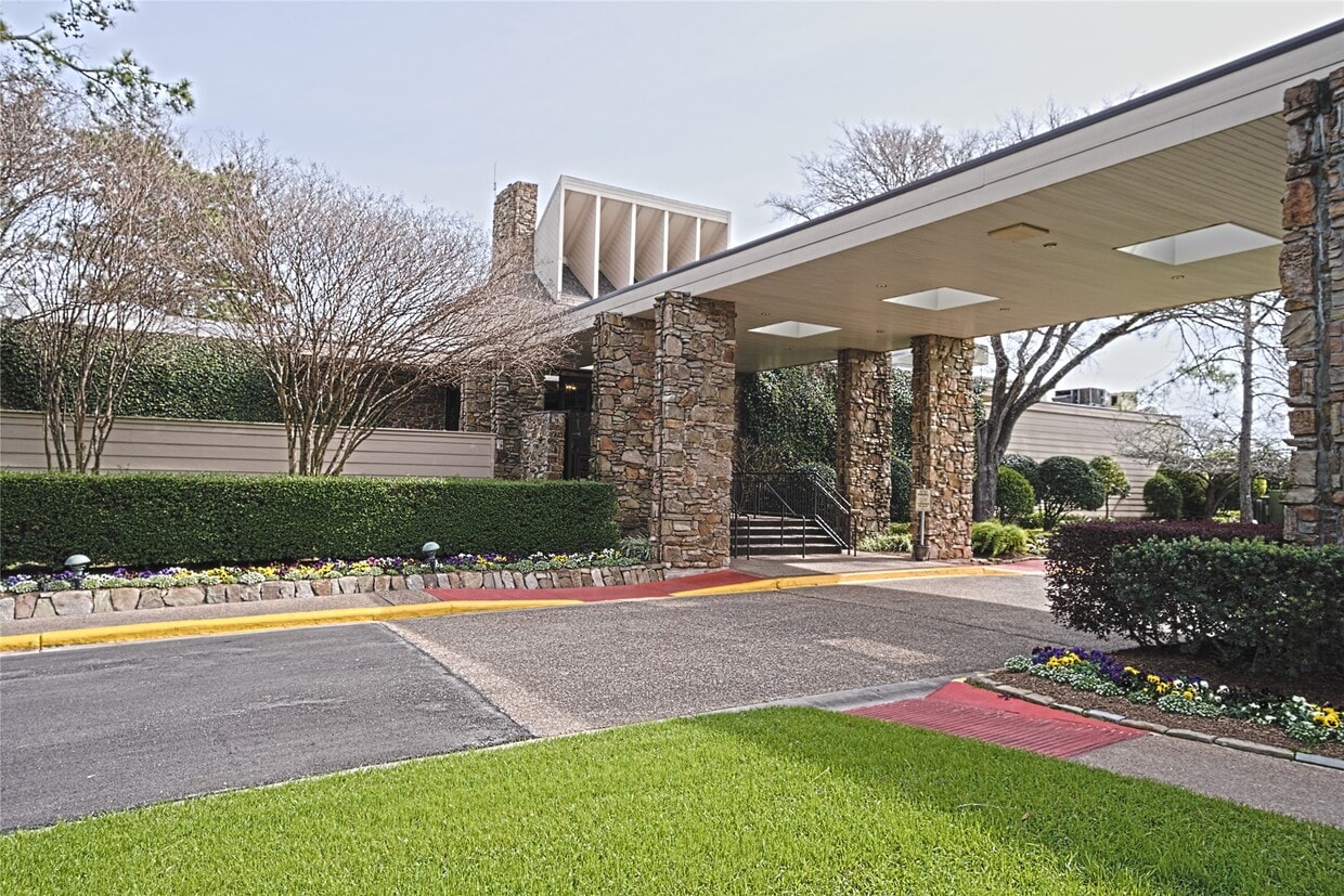 Building Photo - 3501 Buckingham Ln