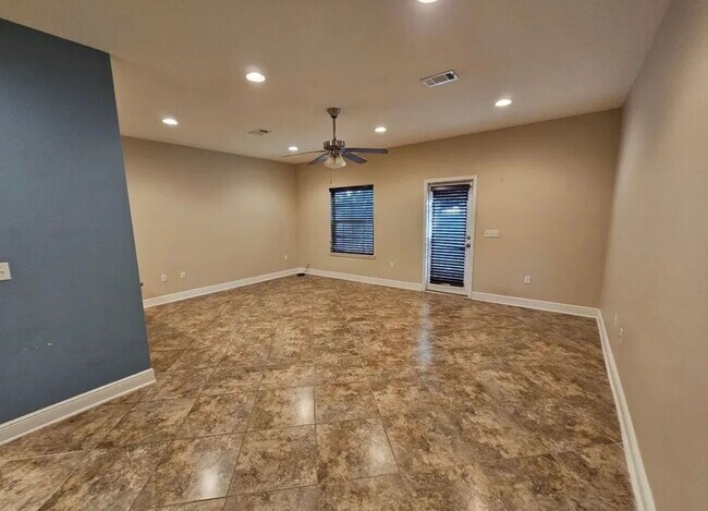 Sala de estar - 2127 Wilsons Plover Cir