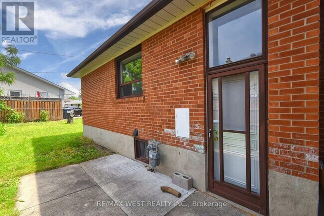 Building Photo - 124 Allanhurst Dr