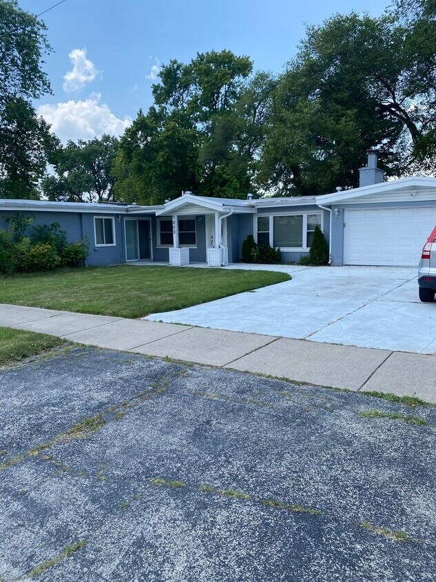 Primary Photo - 7800 W 98th Pl