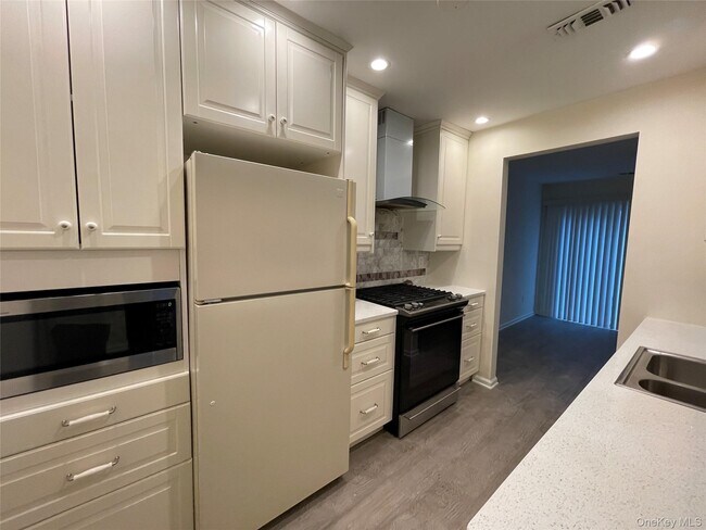 Foto del edificio - 327 N Greeley Ave