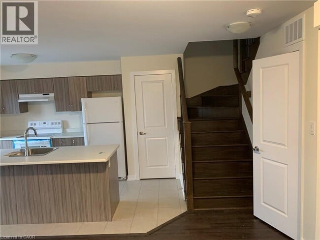 Building Photo - 60 Parrotta Dr