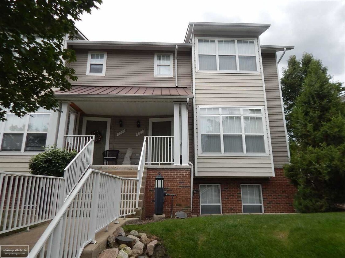 45632 Church St, Utica, MI 48315 Condo for Rent in Utica, MI