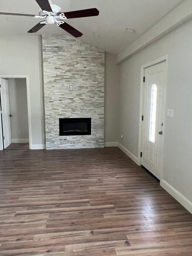 1400 Stonewall Way, Lyndon, KY 40242 House Rental in Lyndon, KY