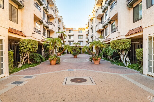 Building Photo - Casa Verde Estates