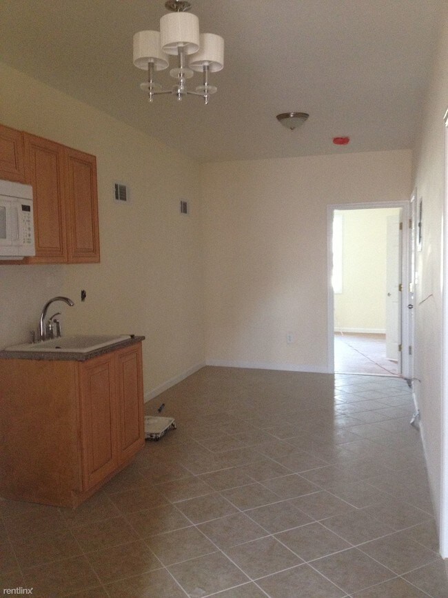 Building Photo - 1 br, 1 bath  - 122 Lincoln St