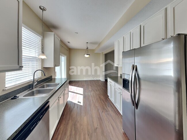 Foto del edificio - 7187 Normanton Dr