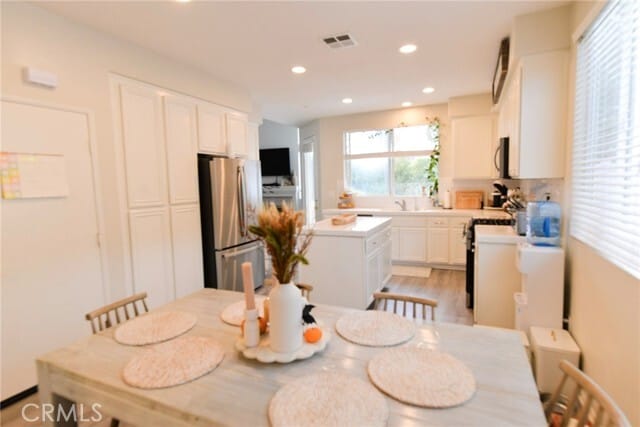 Building Photo - 10 Corte Pasillo