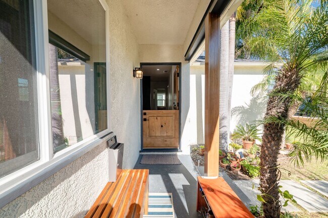 Building Photo - Stunning 4 bed 2 bath home in Manhattan Be...