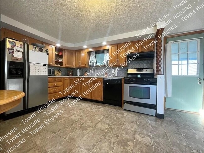 Building Photo - 191 Helen St