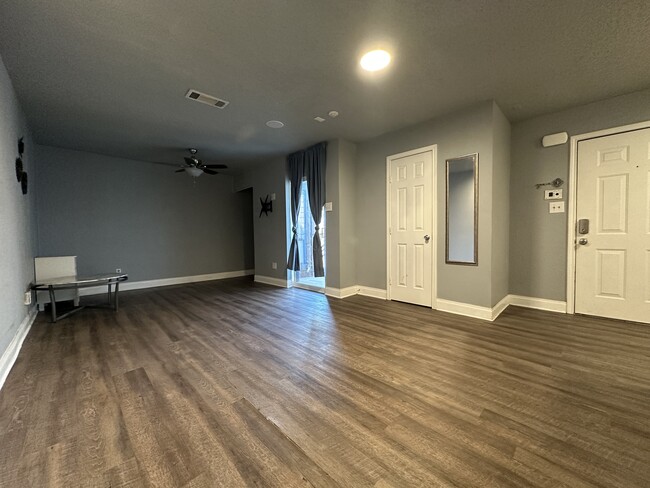 Foto del edificio - 1700 Baird Farm Cir