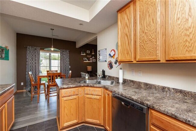 Foto del edificio - 946 Red Hawk Way SE