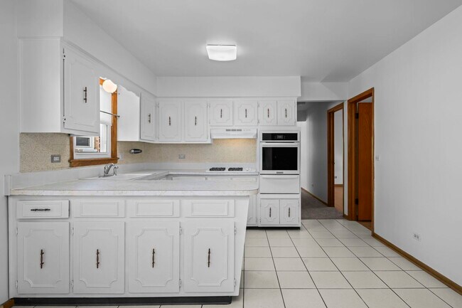 Foto del edificio - 5421 W Windsor Ave