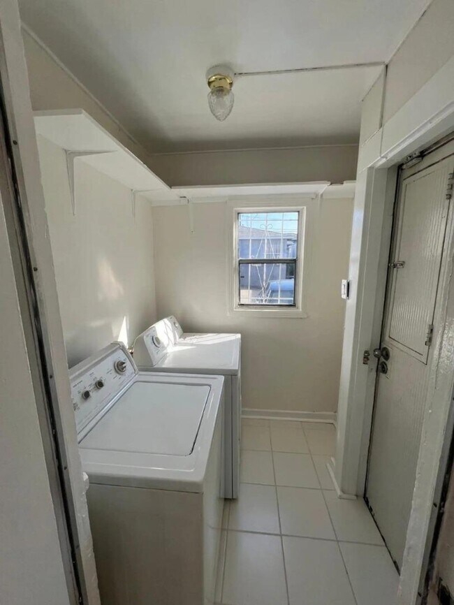 Foto del edificio - 1110 W 92nd St