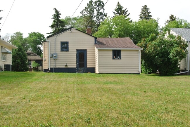 Building Photo - 219 13th Ave SE