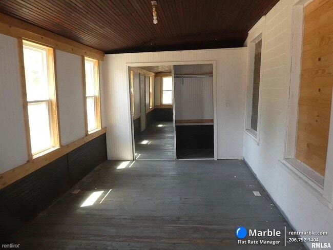 Building Photo - 2 br, 1 bath House - 304 N Washington St
