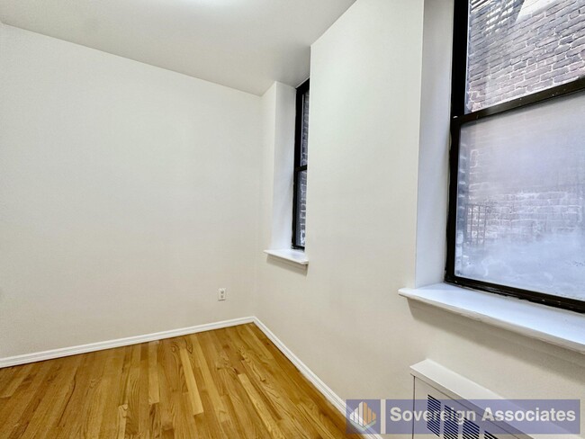 Building Photo - 953 Amsterdam Ave