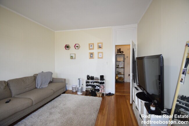 Building Photo - 376 Riverway