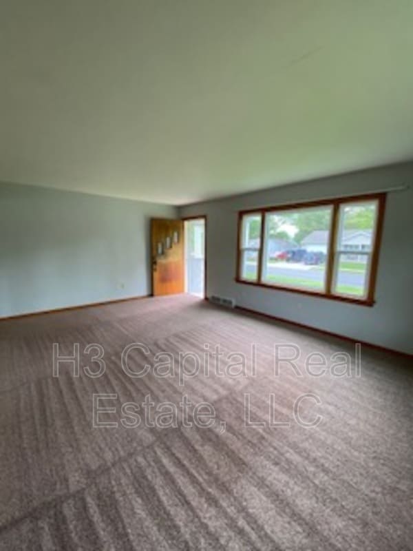 Building Photo - 212 N Edison St