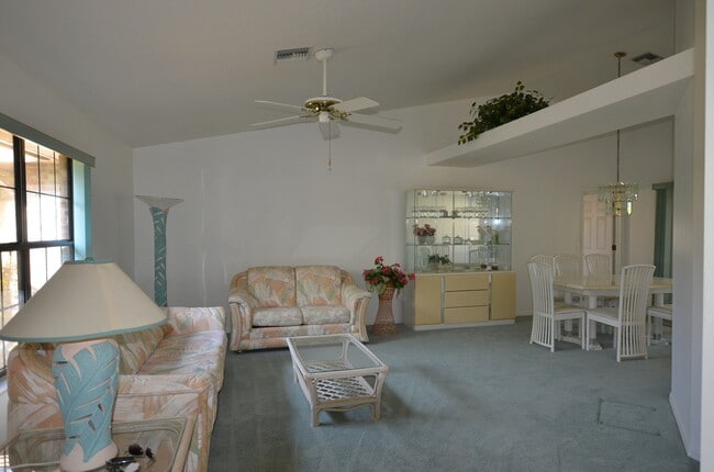Building Photo - 366 Joy Haven Dr