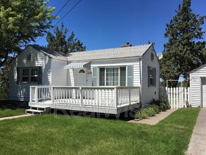 Building Photo - 1239 NW Dogwood Ave