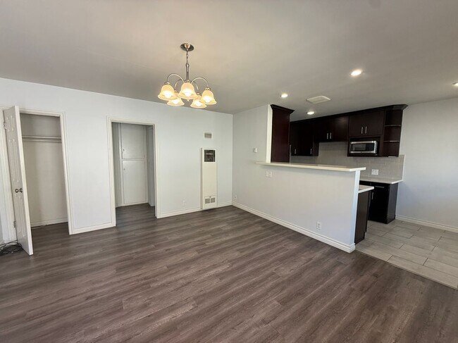 Building Photo - 1526 Corinth Ave