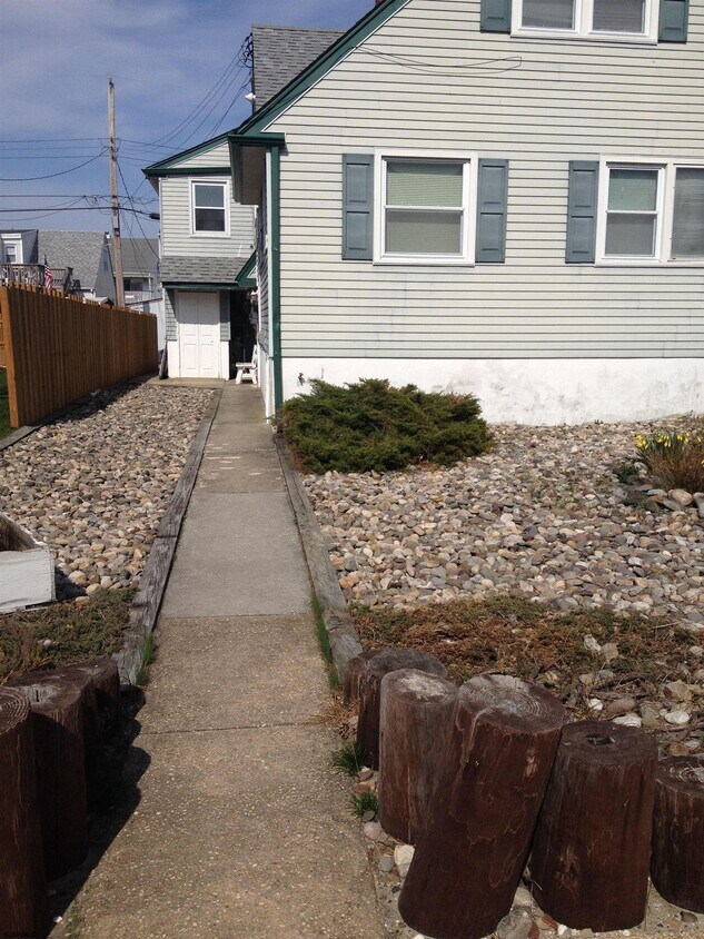 323 38th St S Unit B, Brigantine, NJ 08203 Condo for Rent in