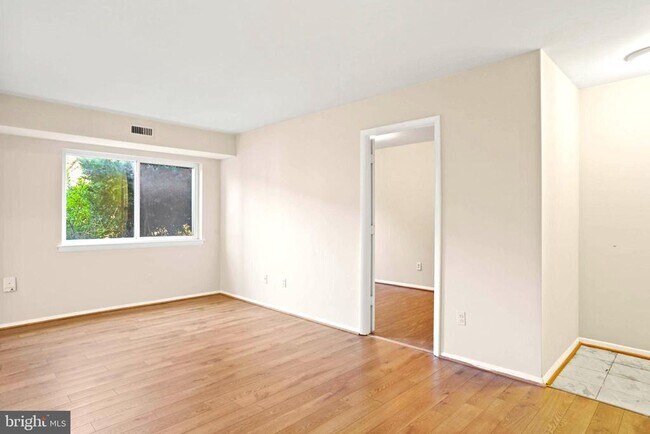 Building Photo - 8000 Le Havre Pl