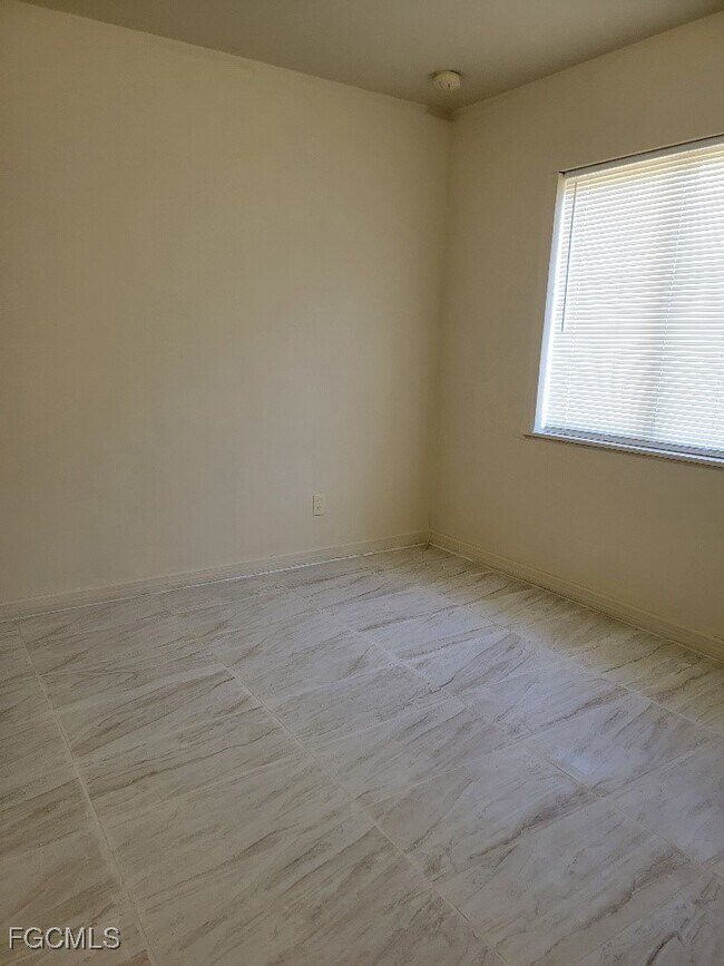 Foto del edificio - 862 Holmes Ave