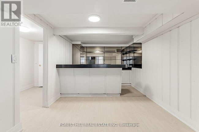 Building Photo - 11 Greenbriar Rd