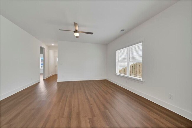 Foto del edificio - One Level Home with Garage and Fenced Back...