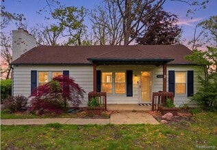 Building Photo - 2101 Knollwood St