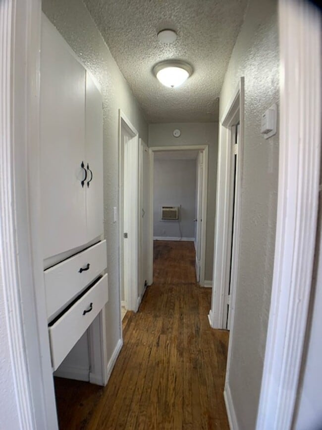 Building Photo - 3 Bed Home