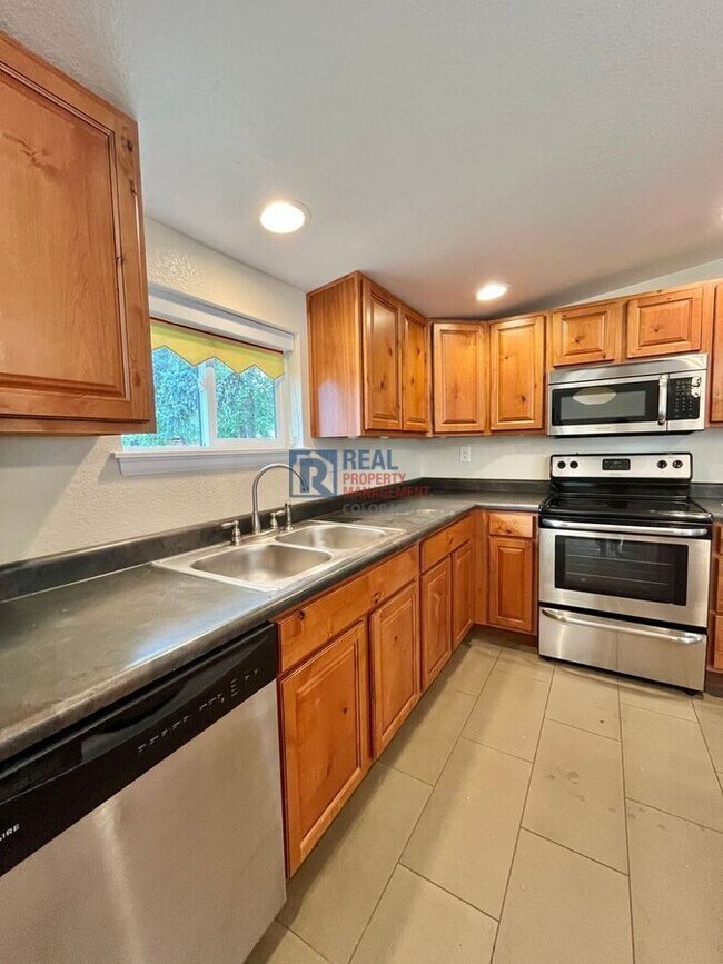 Foto del edificio - 2450 S Meade St