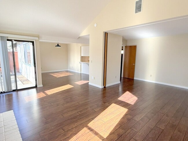 Building Photo - Awesome Location Close to Downtown Pleasanton Main St ! Detached One Story Home ! New Paint ! New...