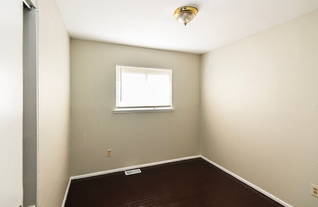 Foto del edificio - Lovely 3 Bedroom 1 Bathroom Home