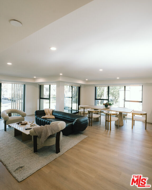 Building Photo - 350 N Palm Dr