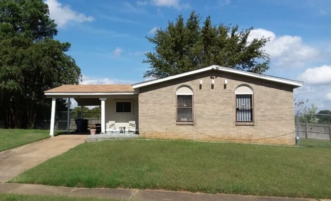 Building Photo - 872 Shadowline Dr