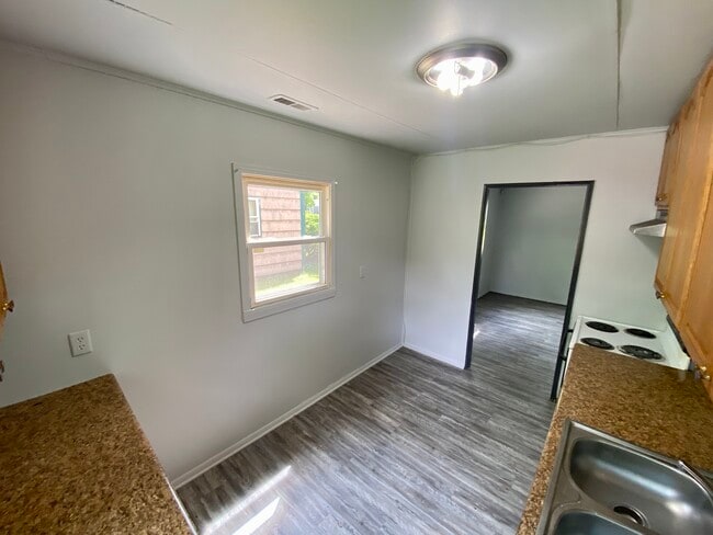 Building Photo - 1003 Giddings St