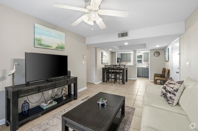 living area - Somerset Oceanside Apartments