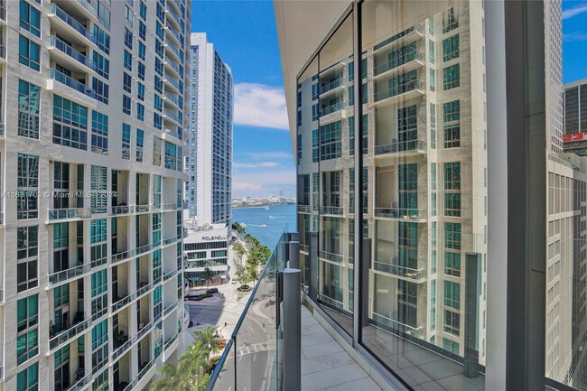 Foto del edificio - 300 Biscayne Blvd Way