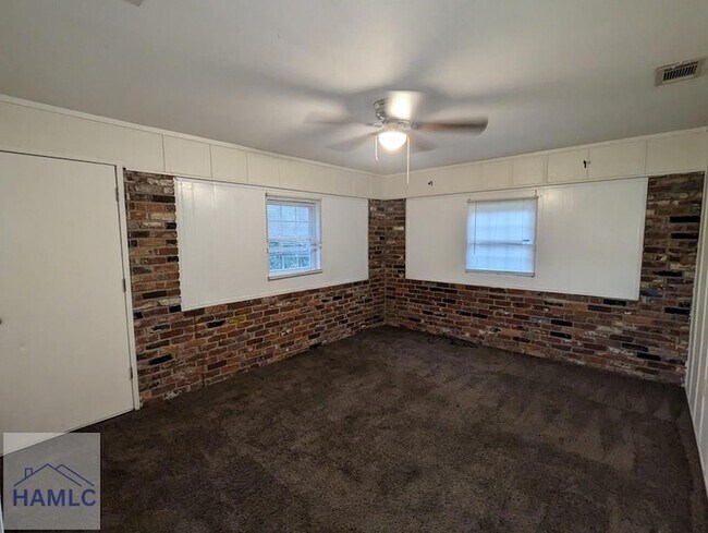 Foto del edificio - 417 Rogers Rd