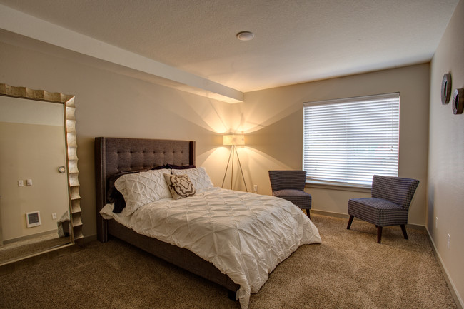 Bedroom - Commons at Redwood Creek Apartments