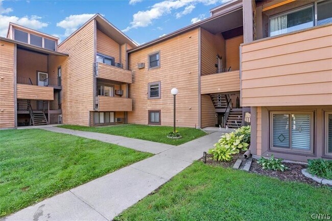 Foto del edificio - 556 Village Blvd N