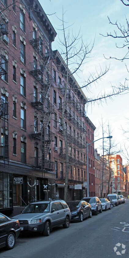 Building - 242 W 10th St